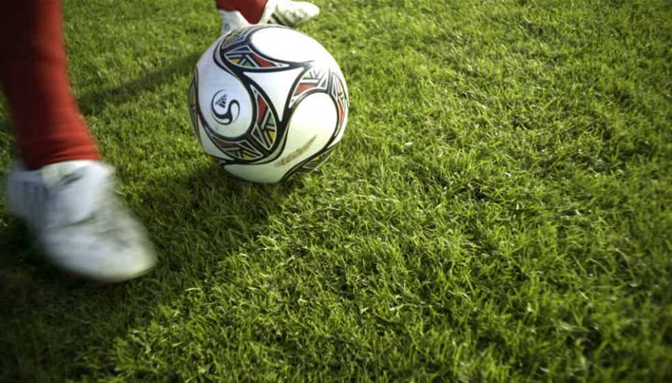 890314073entrenamientodefutbolcampodefutboltirardeportepelotadefutbol